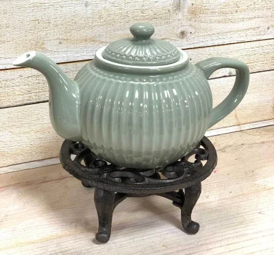 Rustikales Stövchen Rund aus Gusseisen Landhausstil Teewärmer Rechaud Antik-Stil