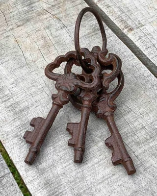 Nostalgie Schlüsselbund 3 Schlüssel zur Deko Gusseisen AntikStil Braun